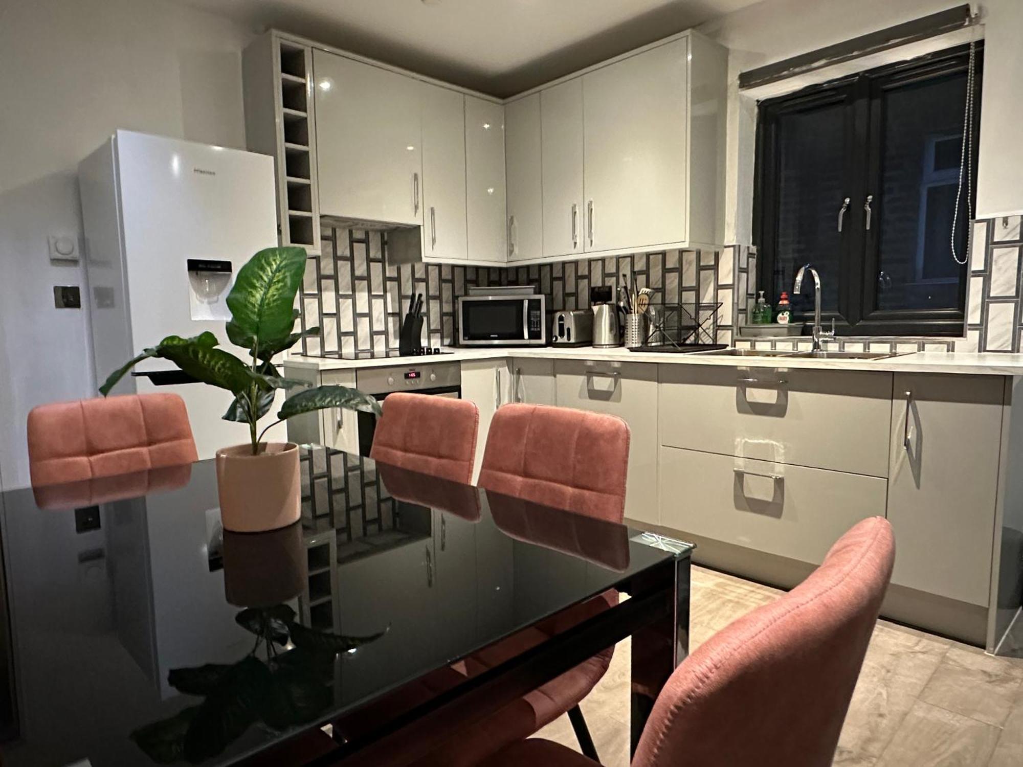 Luxurious Hidden Gem In Wandsworth Apartment Londra Exterior foto