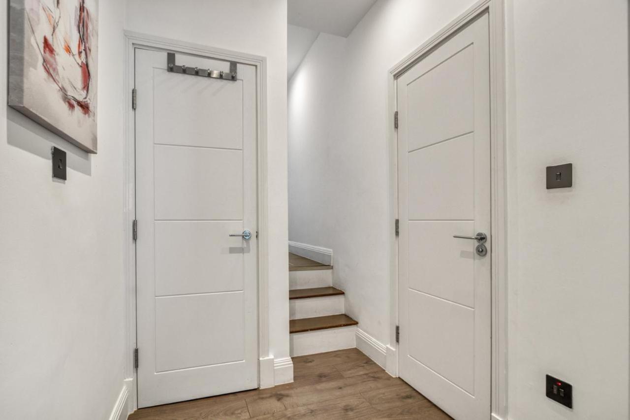 Luxurious Hidden Gem In Wandsworth Apartment Londra Exterior foto
