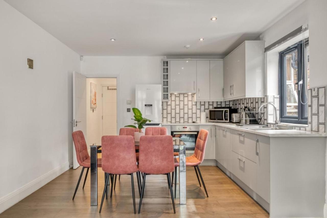Luxurious Hidden Gem In Wandsworth Apartment Londra Exterior foto