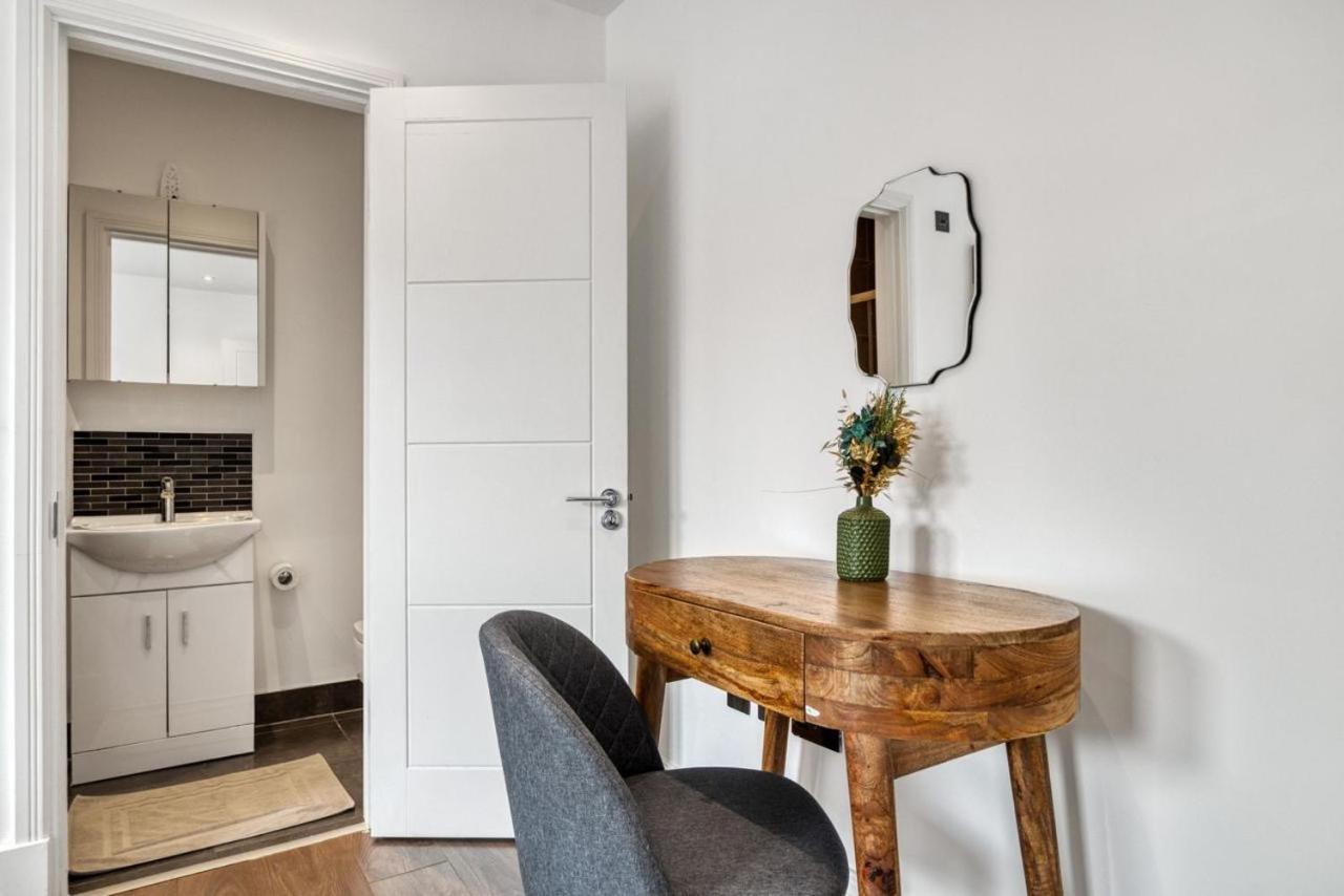Luxurious Hidden Gem In Wandsworth Apartment Londra Exterior foto